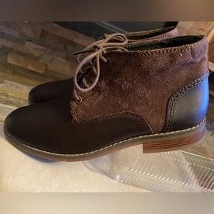 (EUC) ROCKPORT COLDEN CHUKKA BOOT 9.5 (EXCELLENT TO MINT CONDITION)